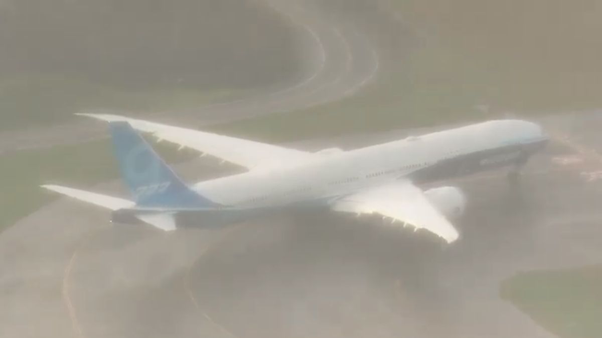 Novinka se sklápěcími křídly. Jak vypadal zkušební let nového Boeingu?
